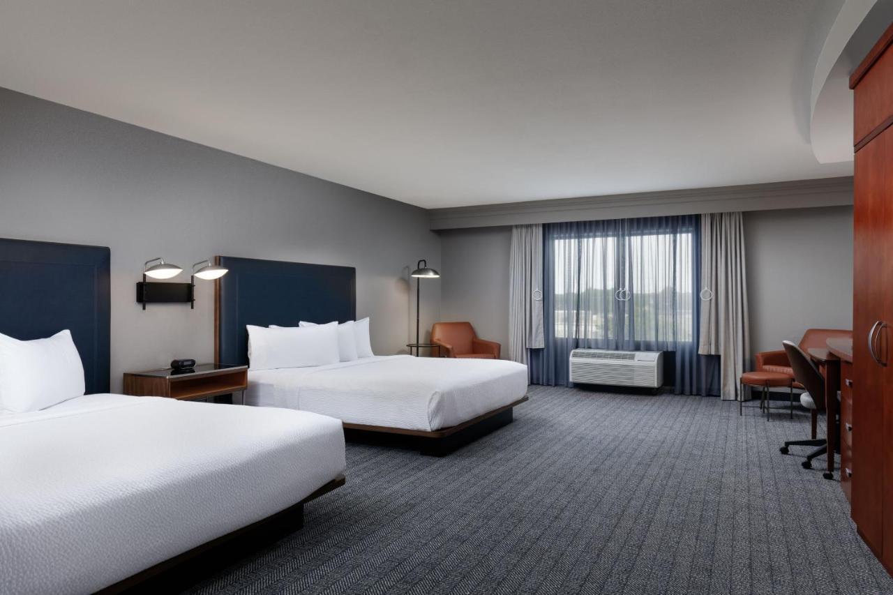 Hotel Courtyard By Marriott Wichita At Old Town Exterior foto