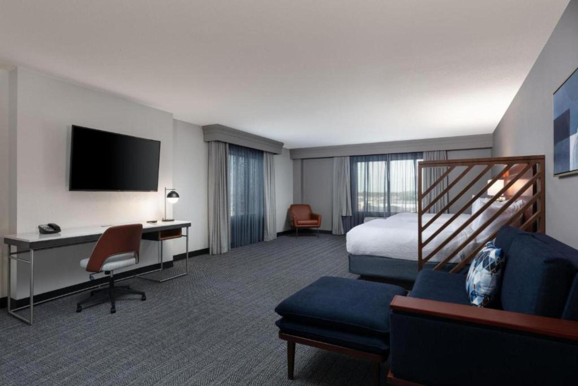 Hotel Courtyard By Marriott Wichita At Old Town Exterior foto