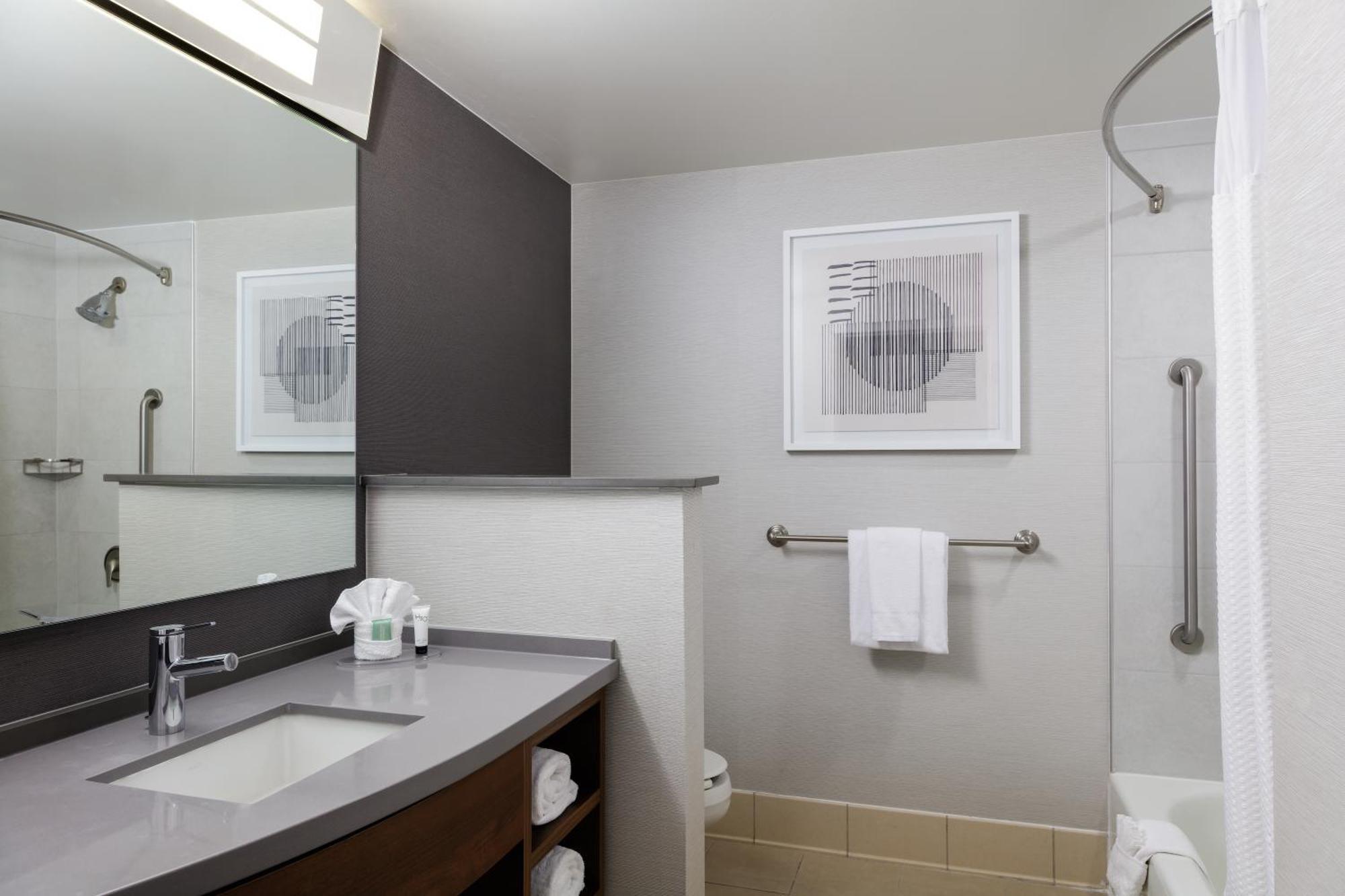 Hotel Courtyard By Marriott Wichita At Old Town Exterior foto