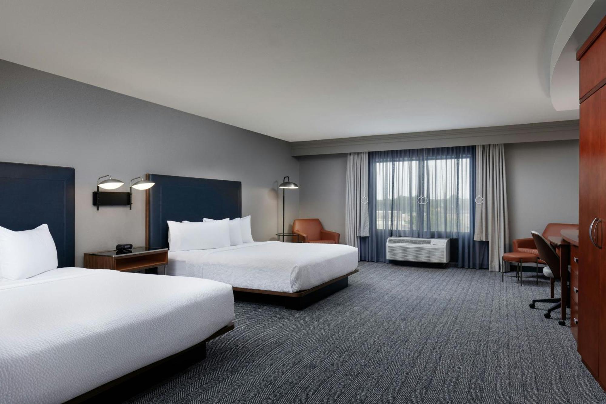 Hotel Courtyard By Marriott Wichita At Old Town Exterior foto