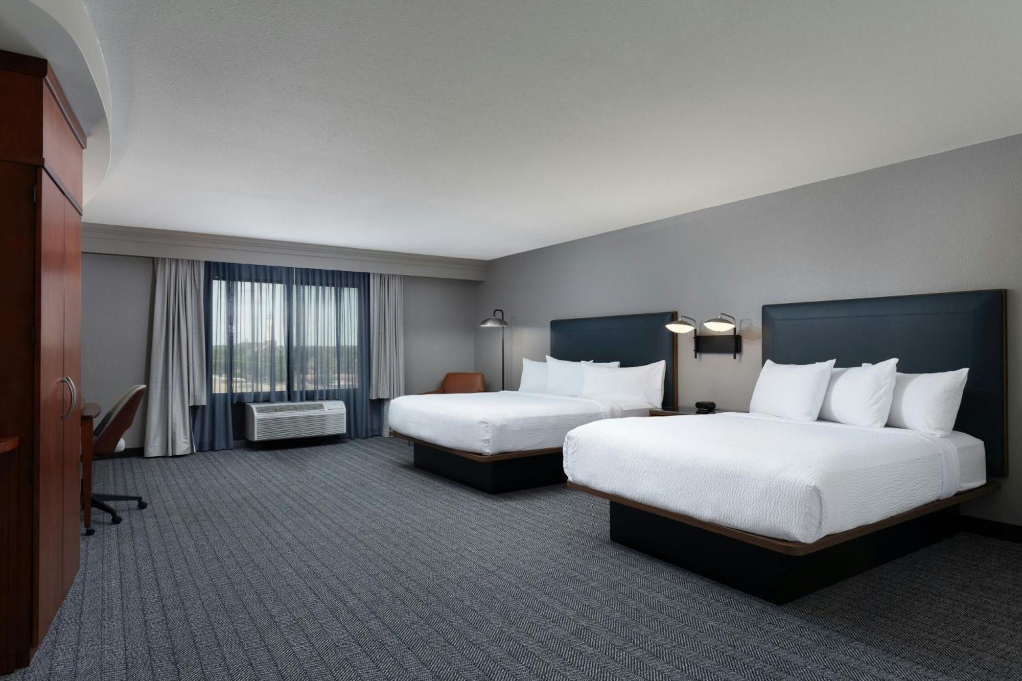 Hotel Courtyard By Marriott Wichita At Old Town Exterior foto