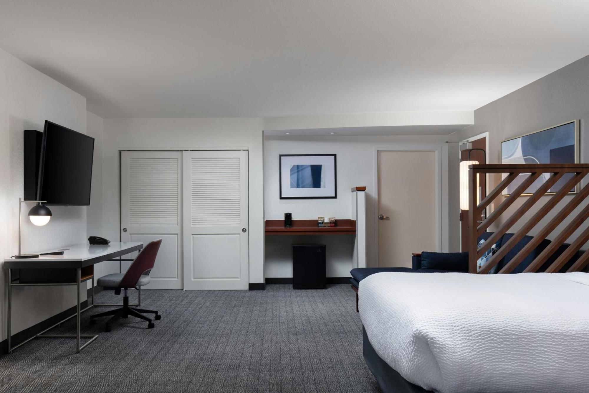 Hotel Courtyard By Marriott Wichita At Old Town Exterior foto