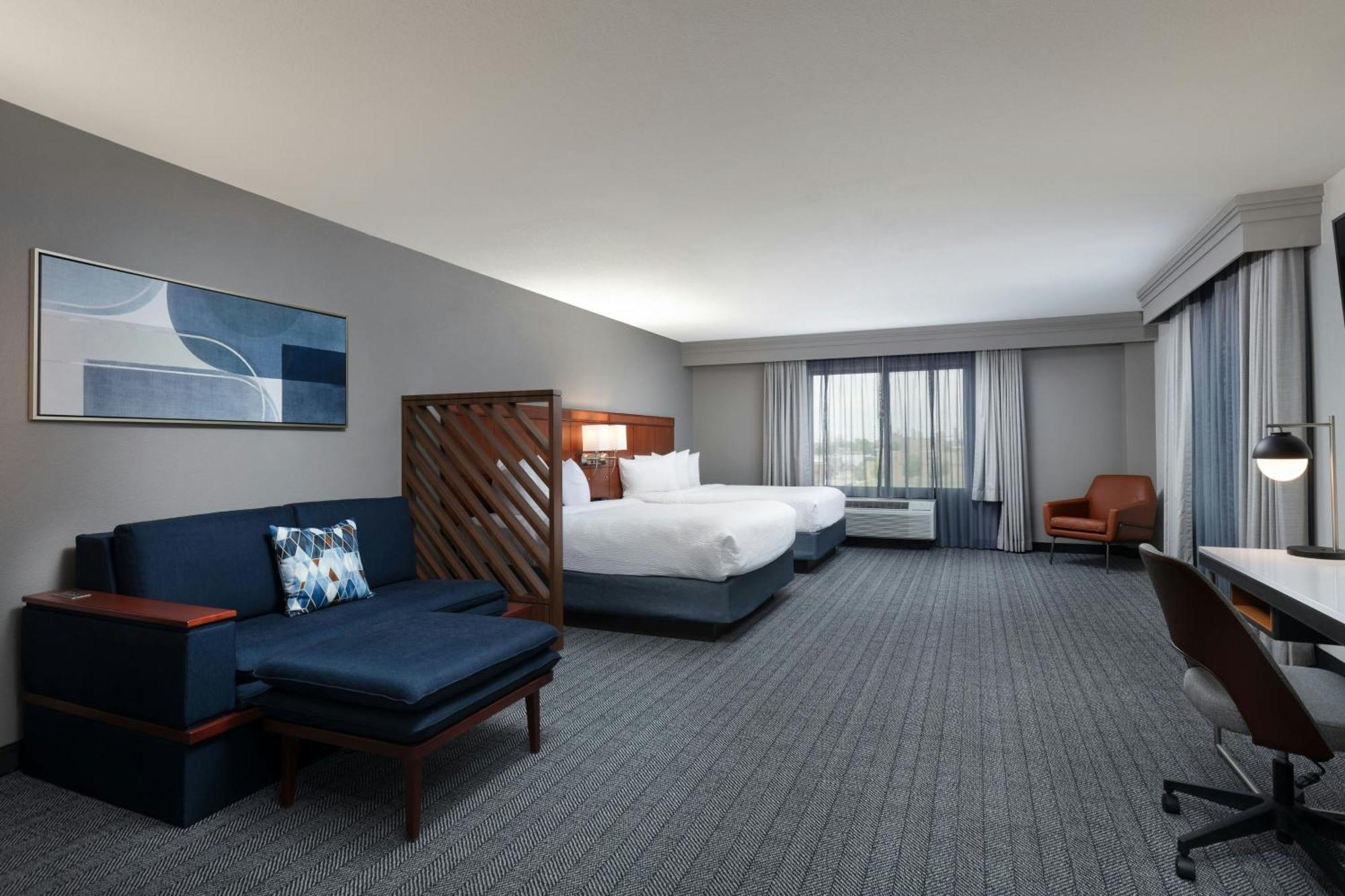 Hotel Courtyard By Marriott Wichita At Old Town Exterior foto